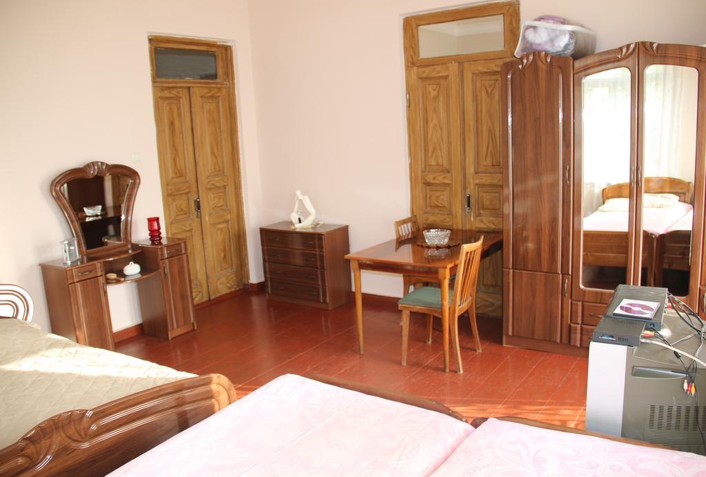 Achi Guest House Makhinjauri Habitación foto