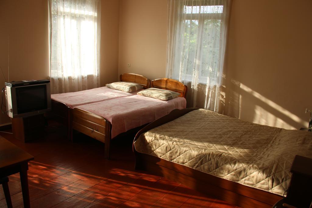 Achi Guest House Makhinjauri Habitación foto